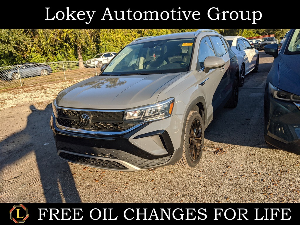 2023 Volkswagen Taos SE's photo