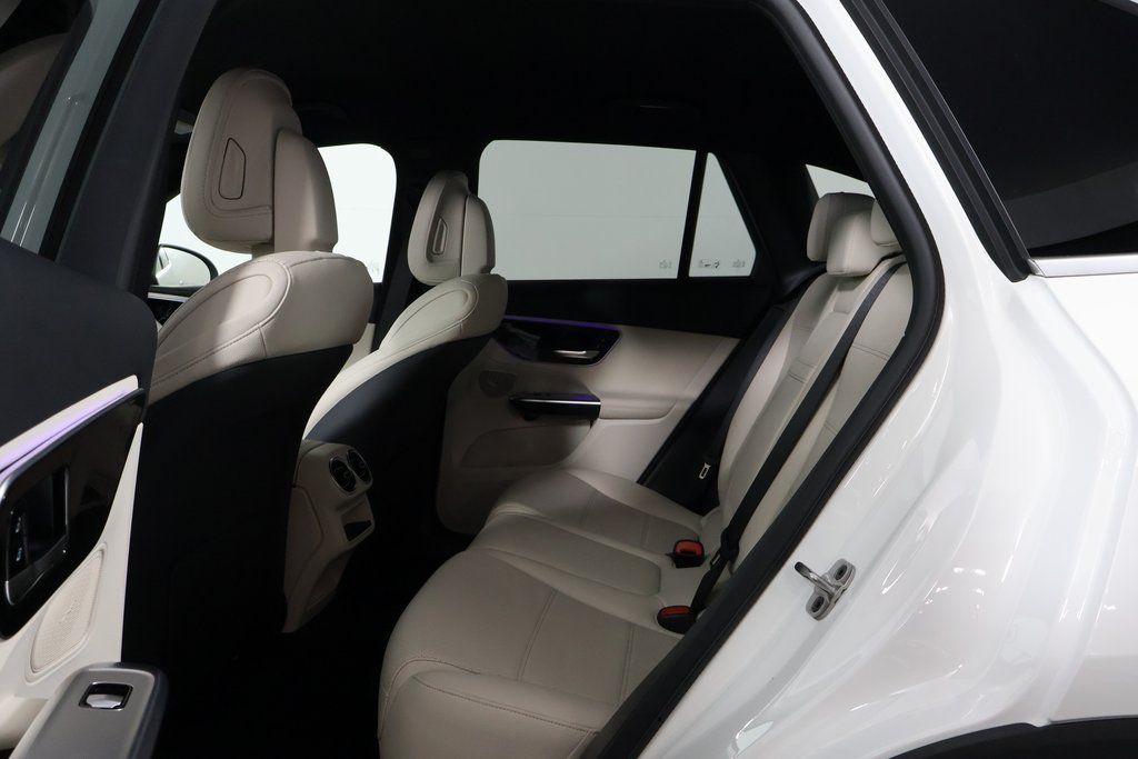 2026 Mercedes Benz GLC 300 photo 6