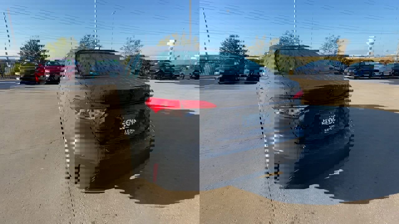 2025 Toyota Corolla LE photo 7