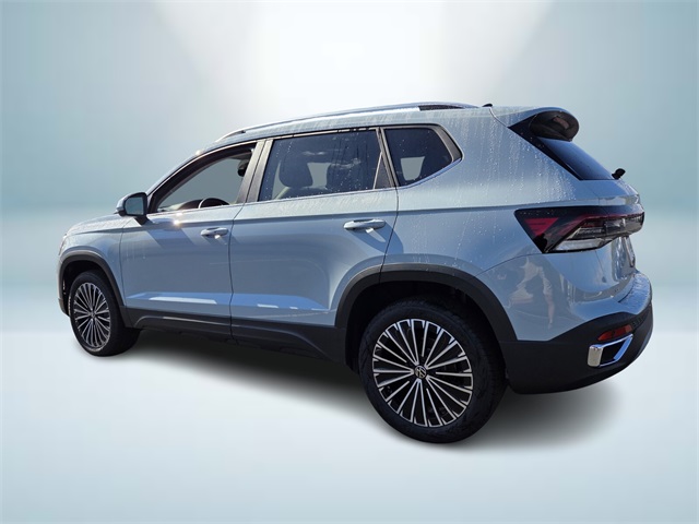 2025 Volkswagen Taos SE photo 3