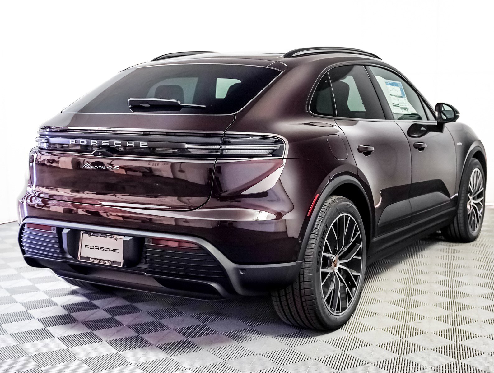 2025 Porsche Macan Electric photo 8