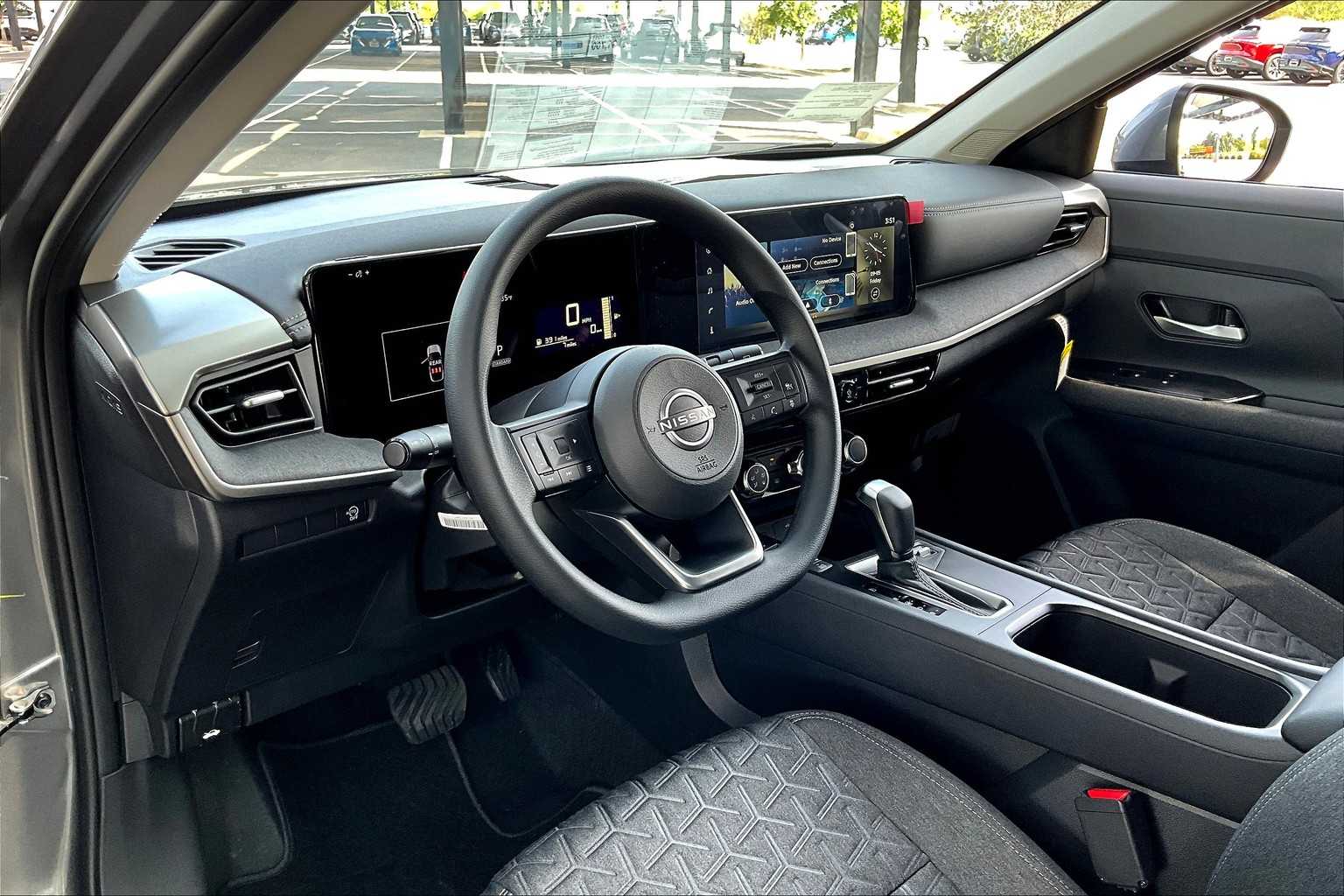 2025 Nissan Kicks SV photo 7