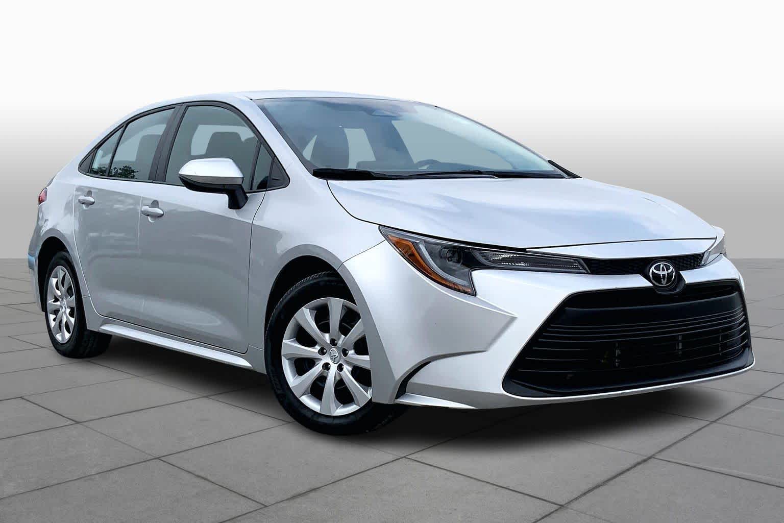 Used 2024 Toyota Corolla LE with VIN 5YFB4MDE3RP087826 for sale in Northfield, Minnesota