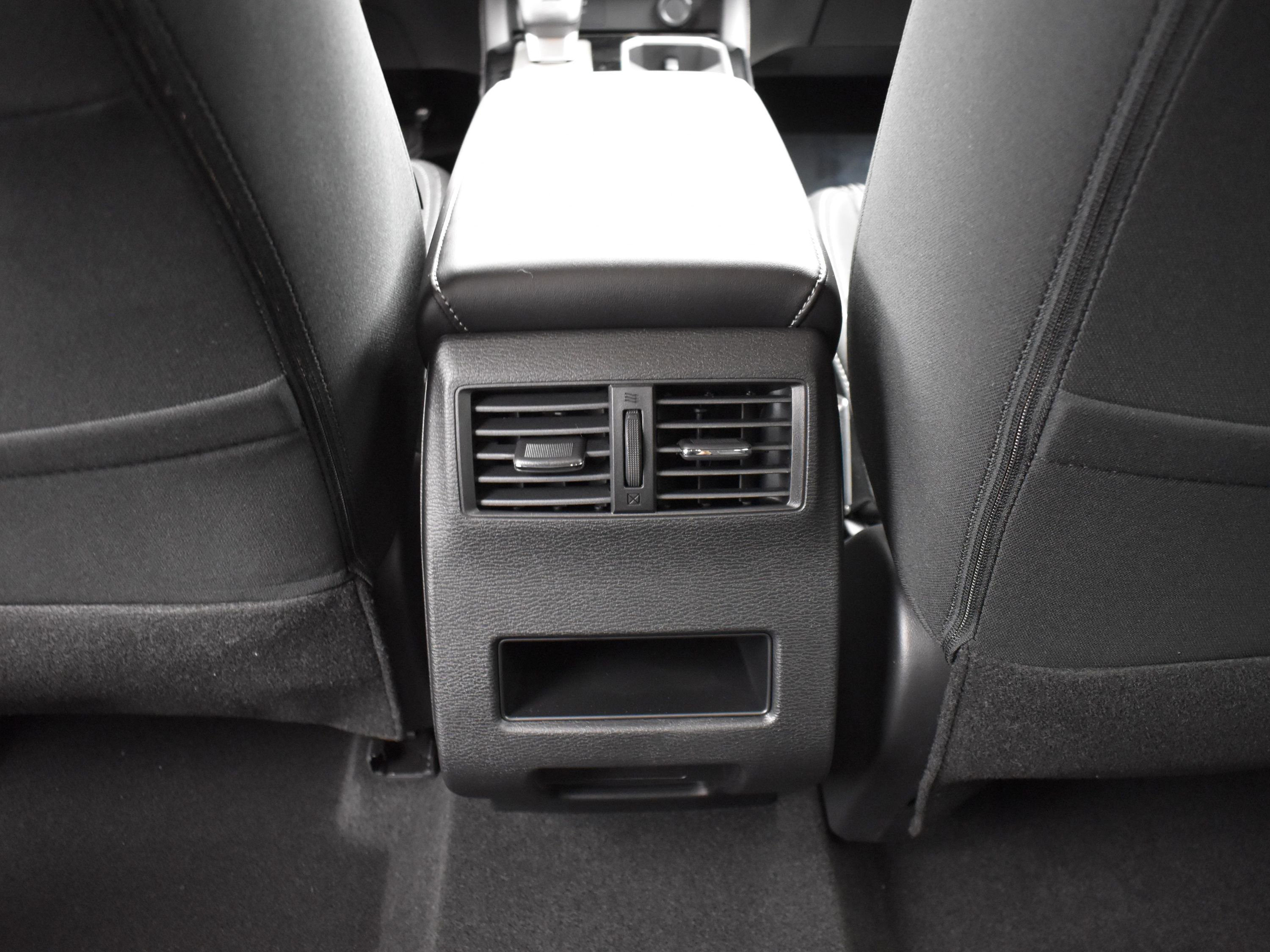2025 Mitsubishi Outlander ES photo 14