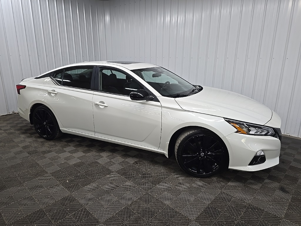 2022 Nissan Altima SR