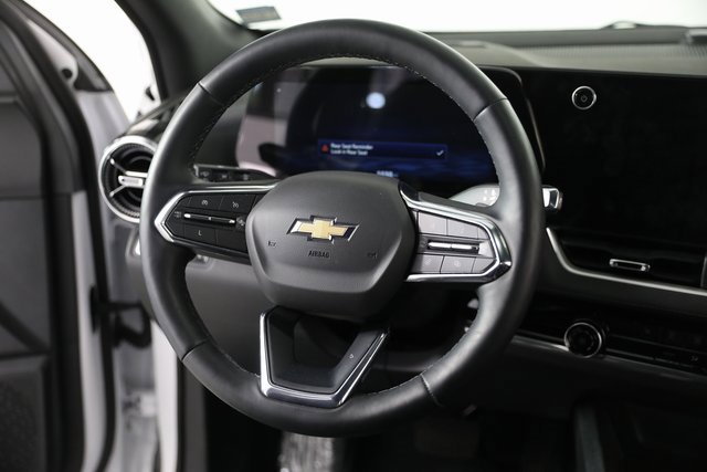 2025 Chevrolet Equinox LT photo 2