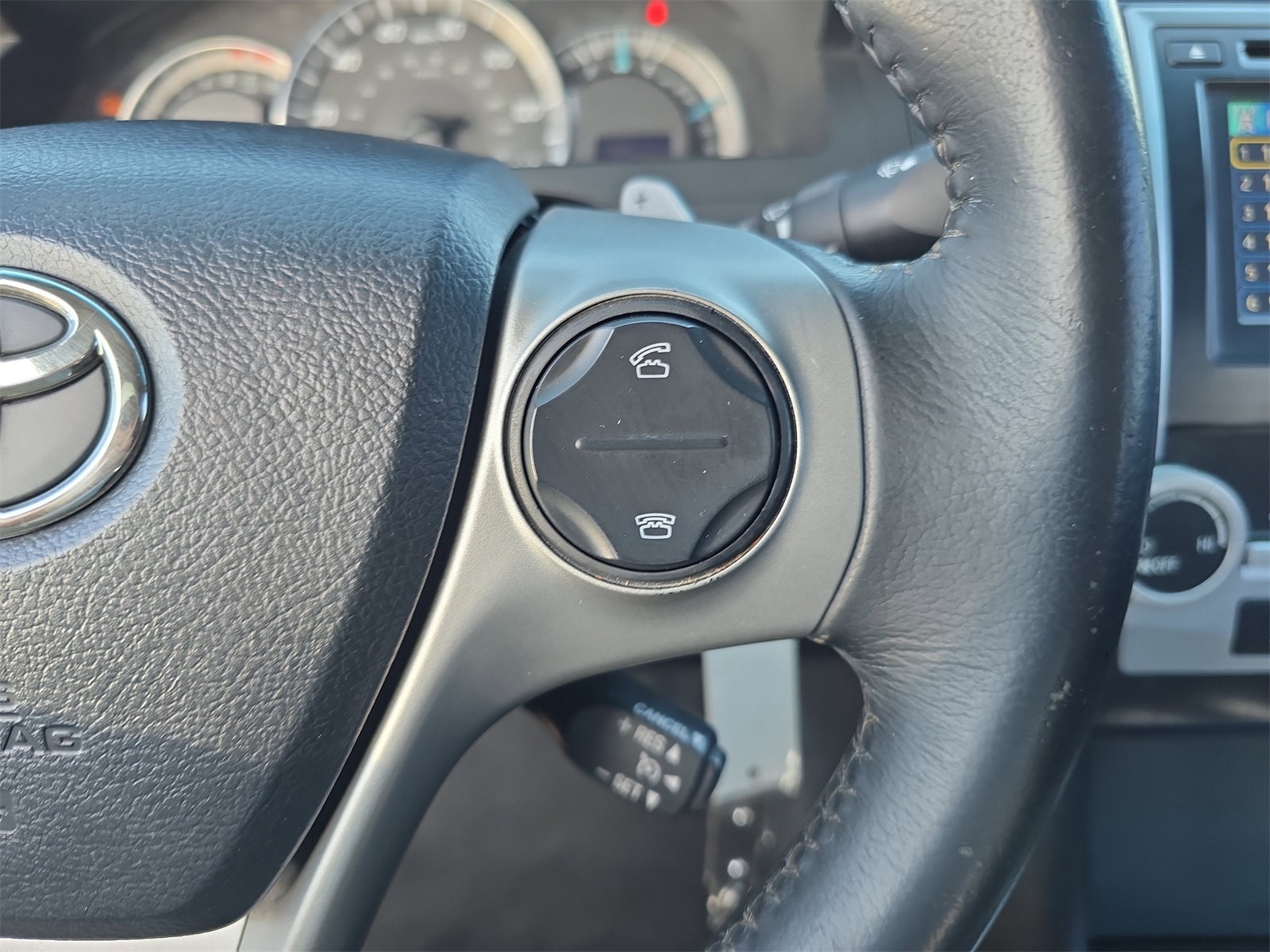 2013 Toyota Camry SE photo 18
