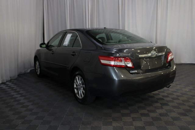 2011 Toyota Camry XLE photo 2