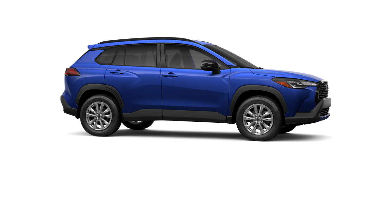 2025 Toyota Corolla Cross LE photo 13