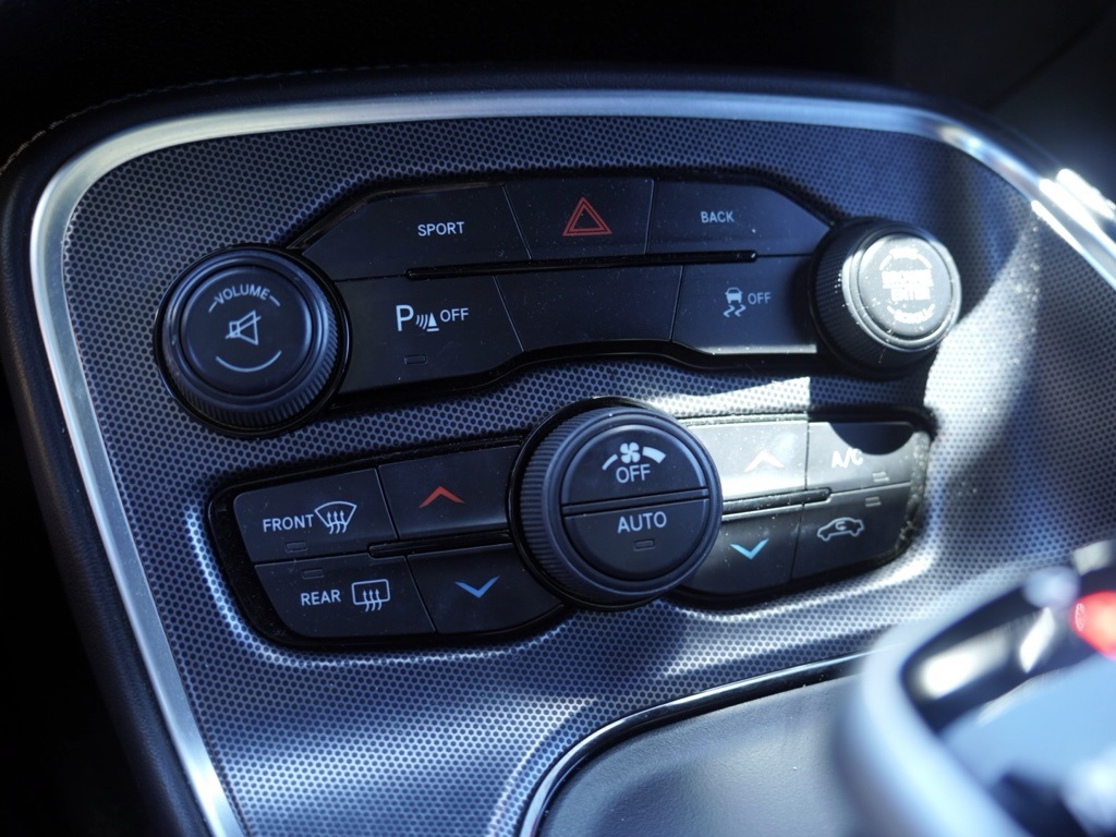 2015 Dodge Challenger R/T Plus photo 15