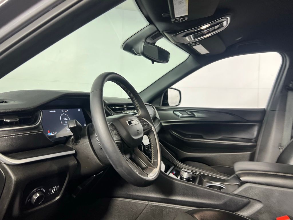 2024 Jeep Grand Cherokee Altitude photo 11