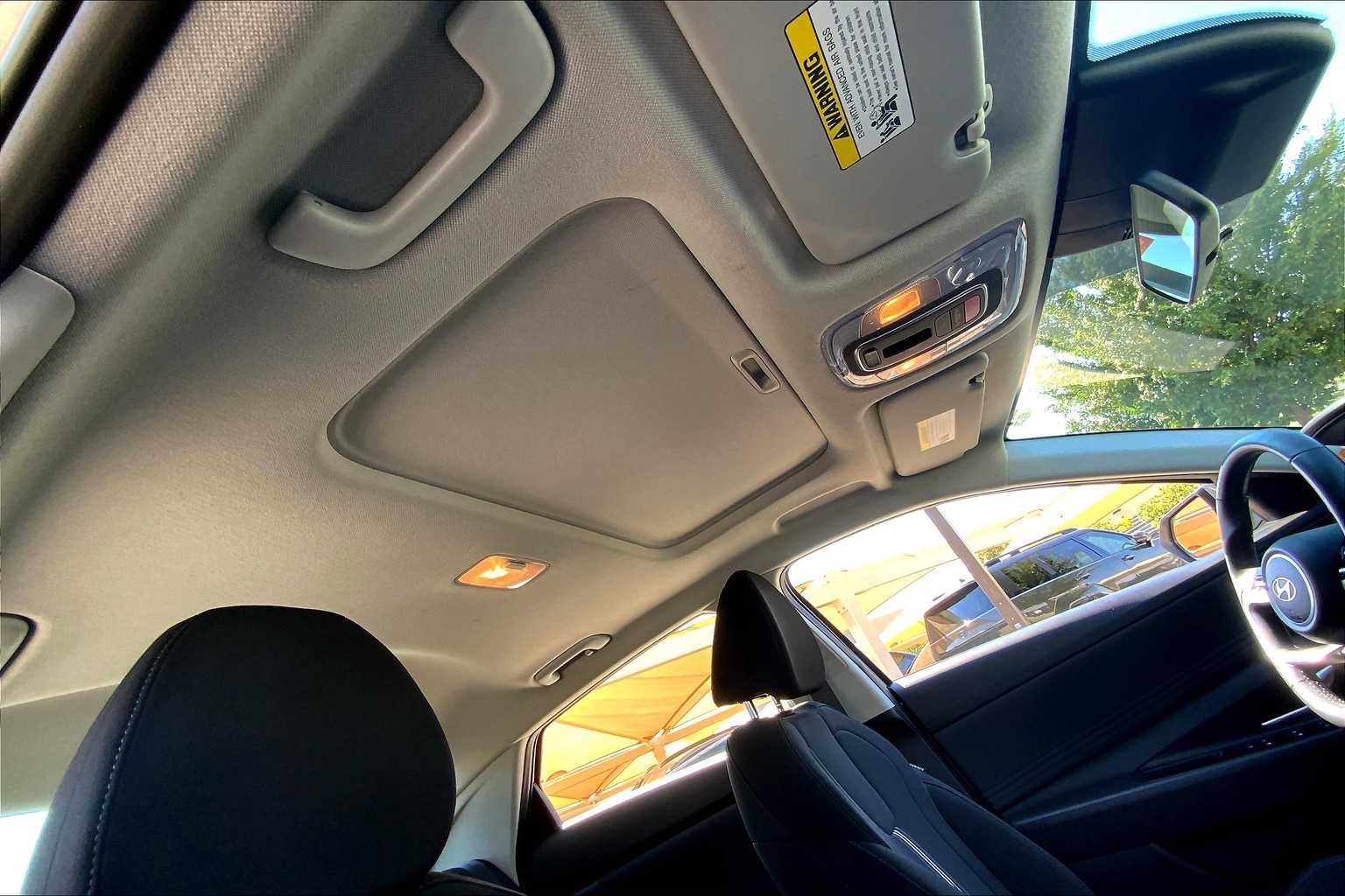 2025 Hyundai Elantra SEL Convenience photo 12