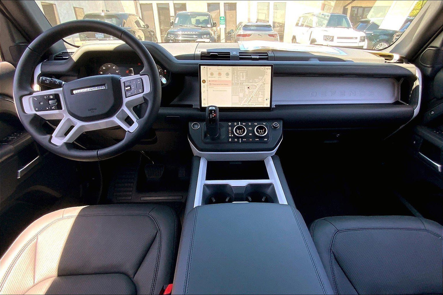 2025 Land Rover Defender 130 X-Dynamic SE photo 4