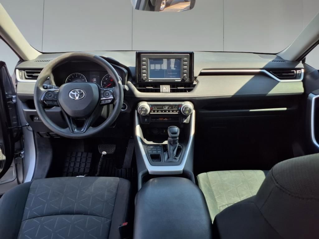 2020 Toyota RAV4 XLE photo 28