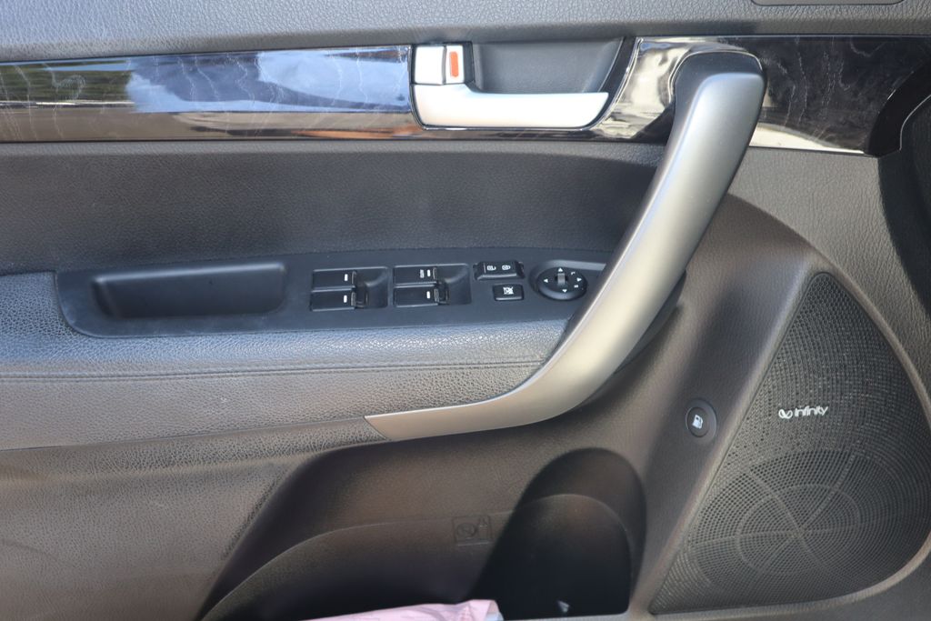 2014 Kia Sorento SX photo 19