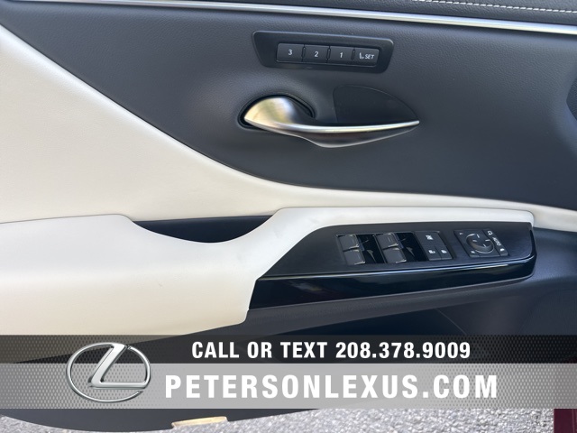 2025 Lexus ES 300h photo 20