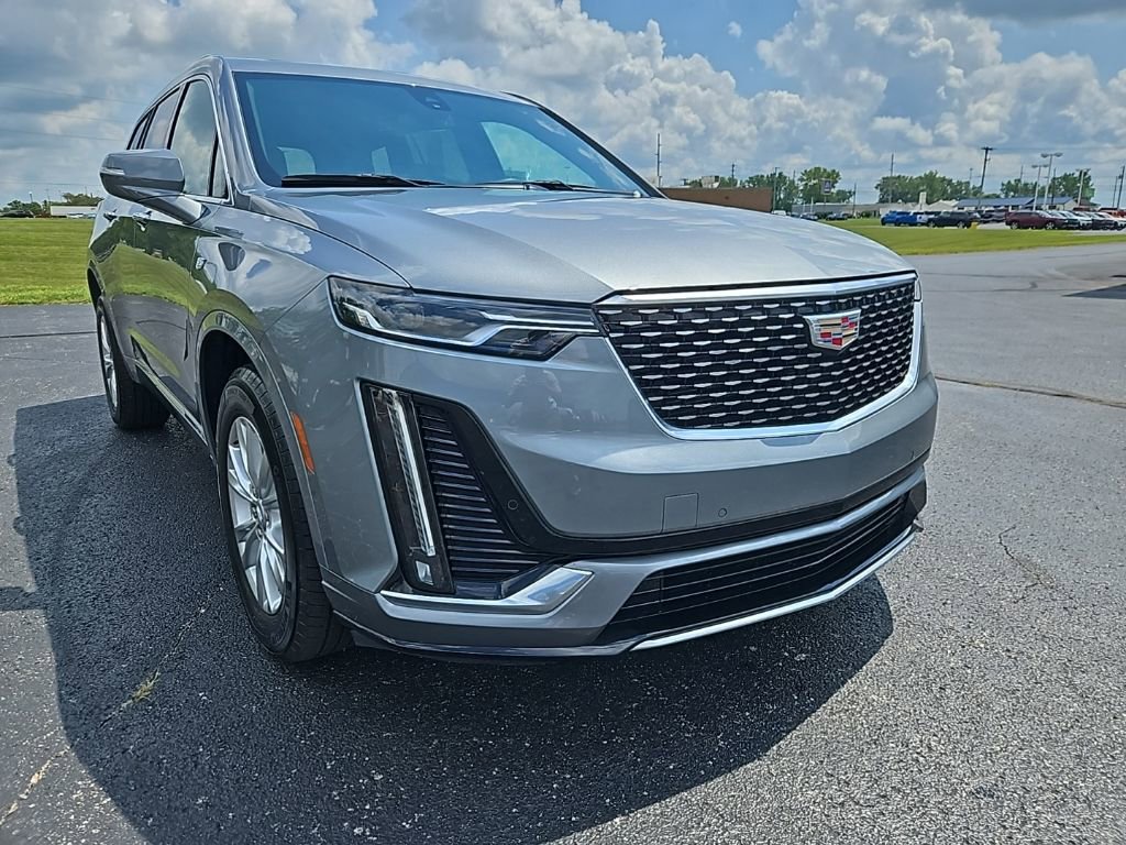 2023 Cadillac XT6 Luxury photo 2