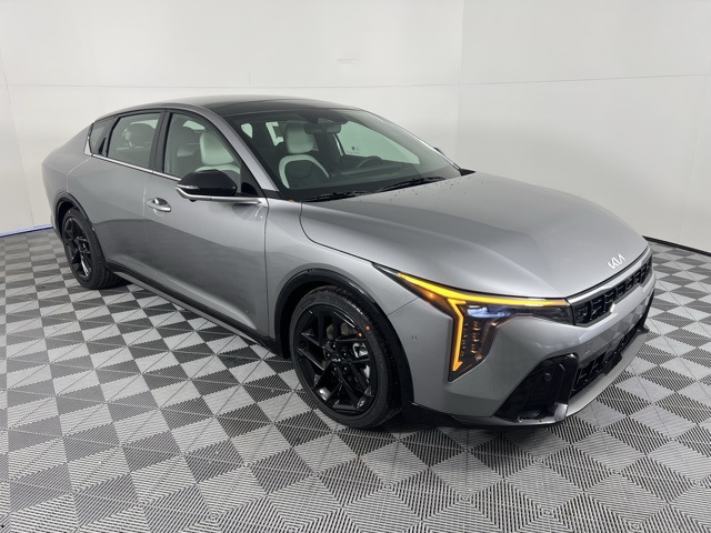 2025 Kia K4 GT-Line Turbo's photo