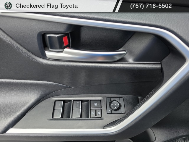 2024 Toyota RAV4 Hybrid XLE photo 16
