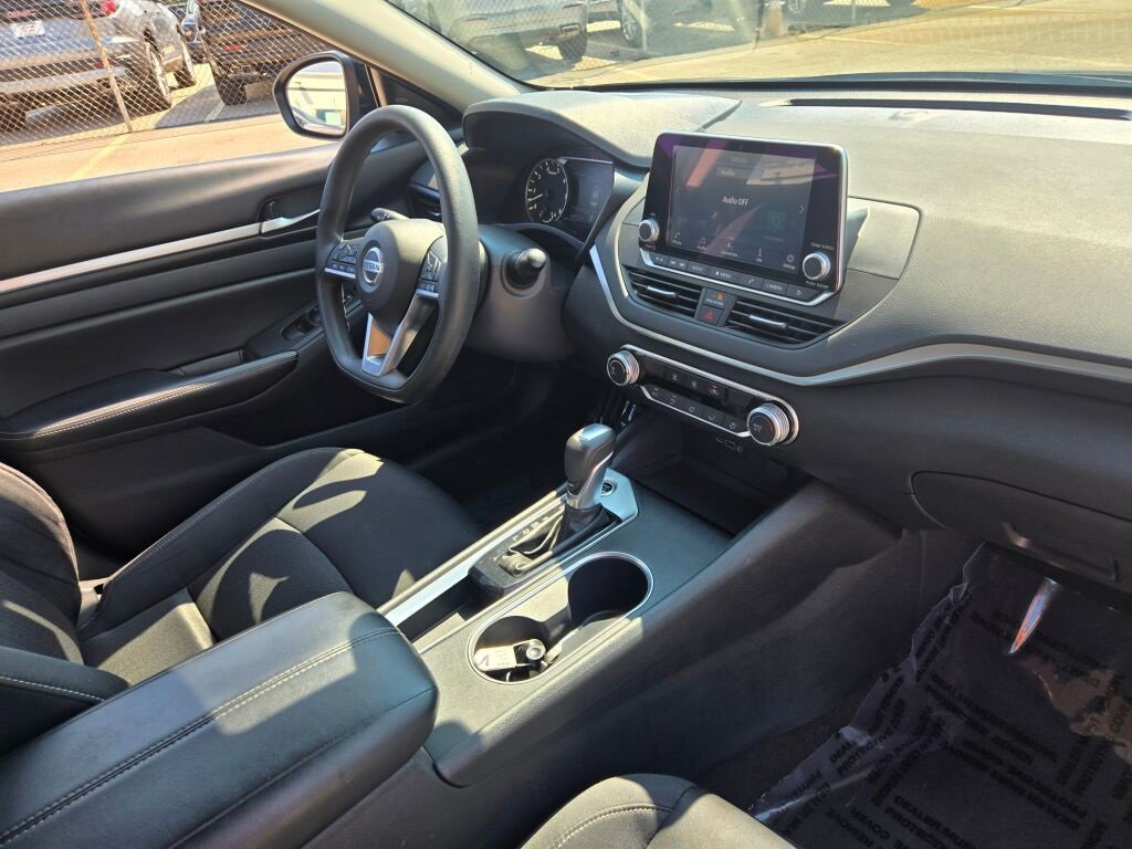2022 Nissan Altima 2.5 SV photo 5