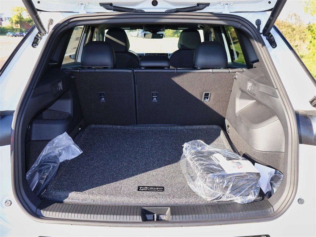 2025 Volkswagen Tiguan SE R-Line Black photo 10