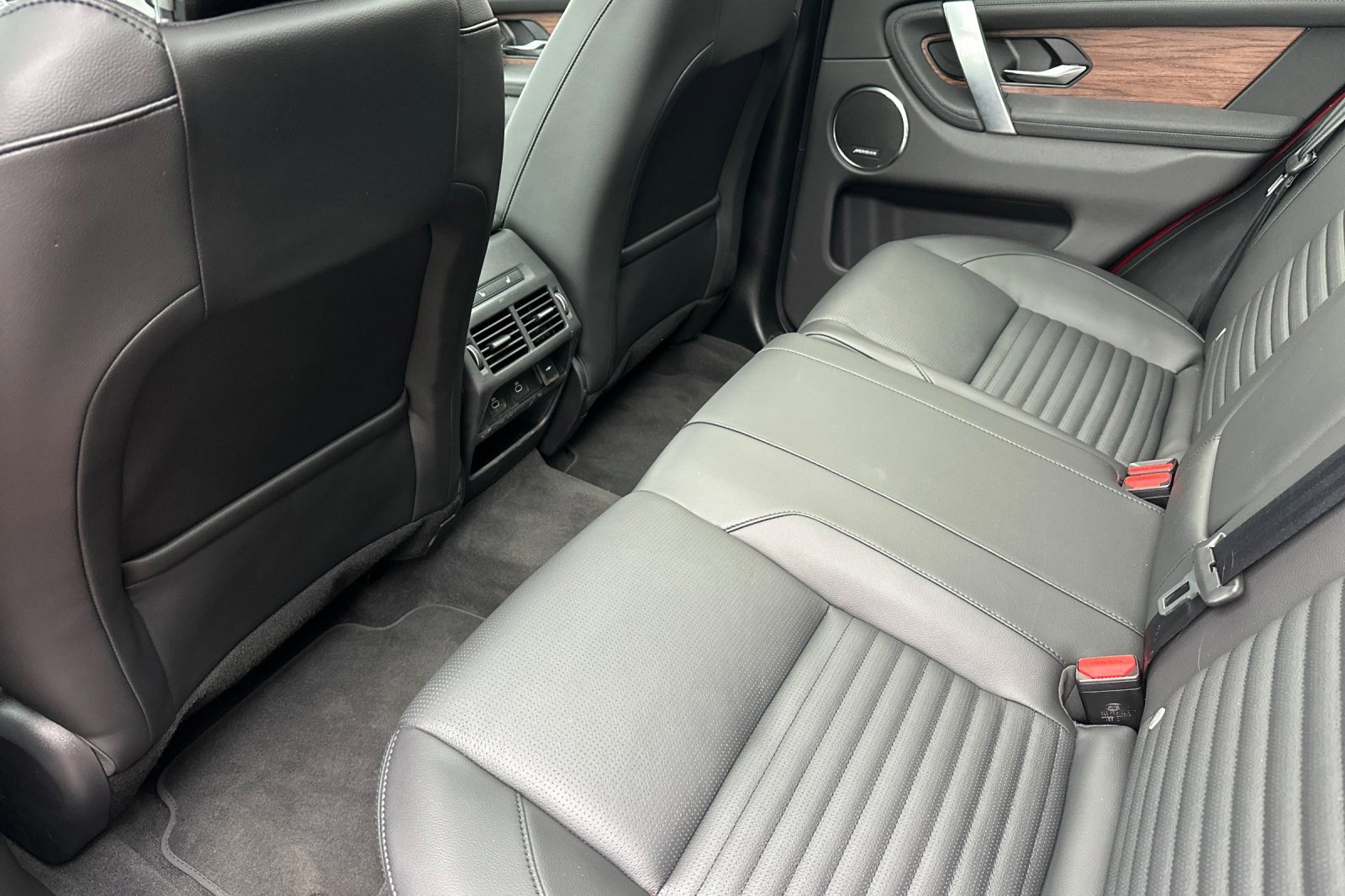 2024 Land Rover Discovery Sport S photo 22