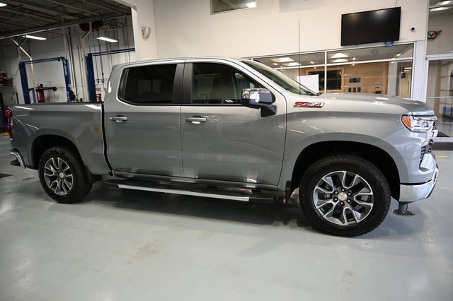 2026 Chevrolet Silverado LT photo 4