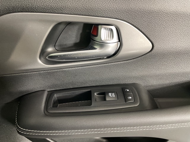 2026 Chrysler Pacifica photo 12
