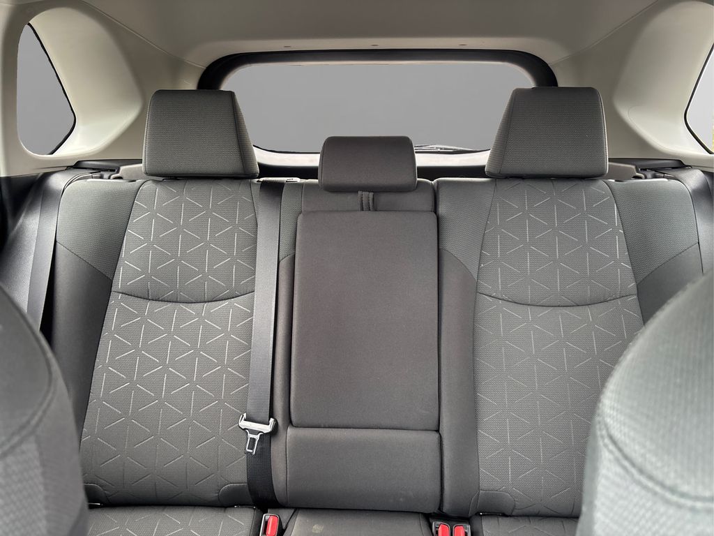 2022 Toyota RAV4 XLE photo 14