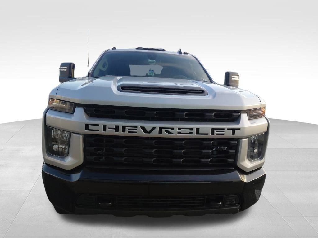 2023 Chevrolet Silverado 2500HD Custom photo 3
