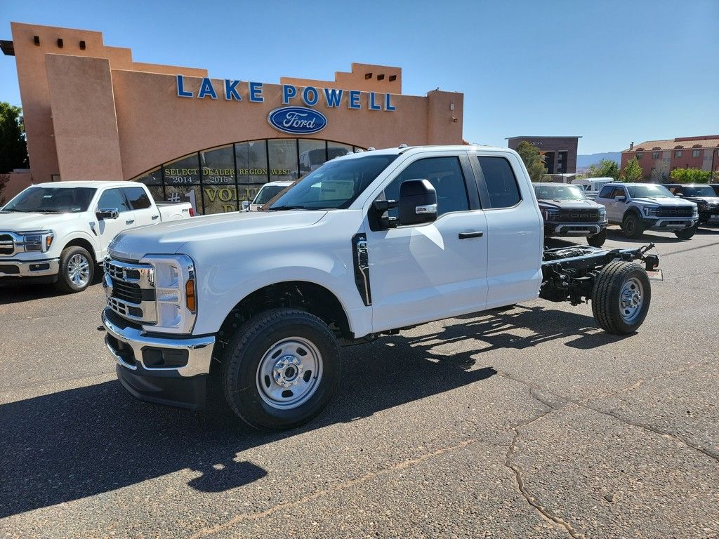 2025 Ford F-350 Super Duty Chassis Cab