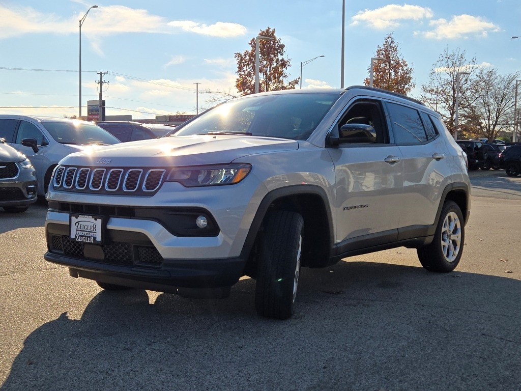 2025 Jeep Compass Latitude photo 2