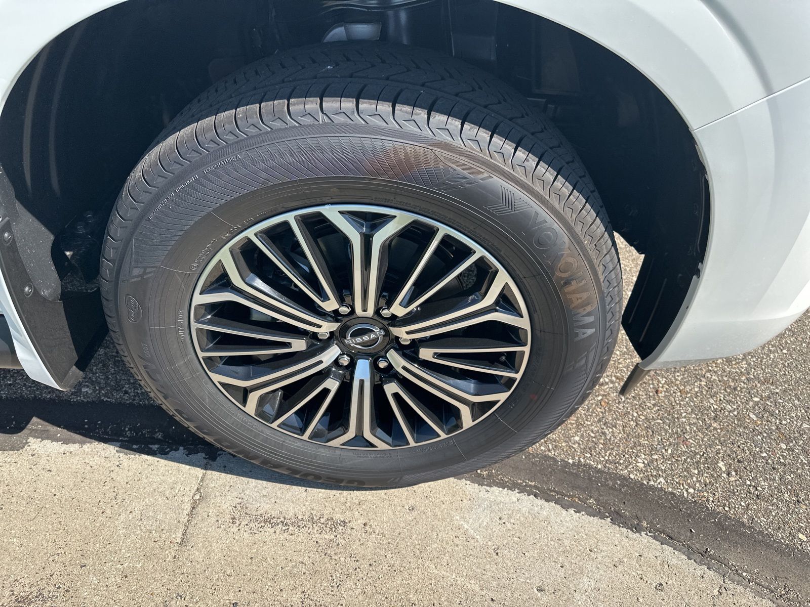 2025 Nissan Armada SL photo 4