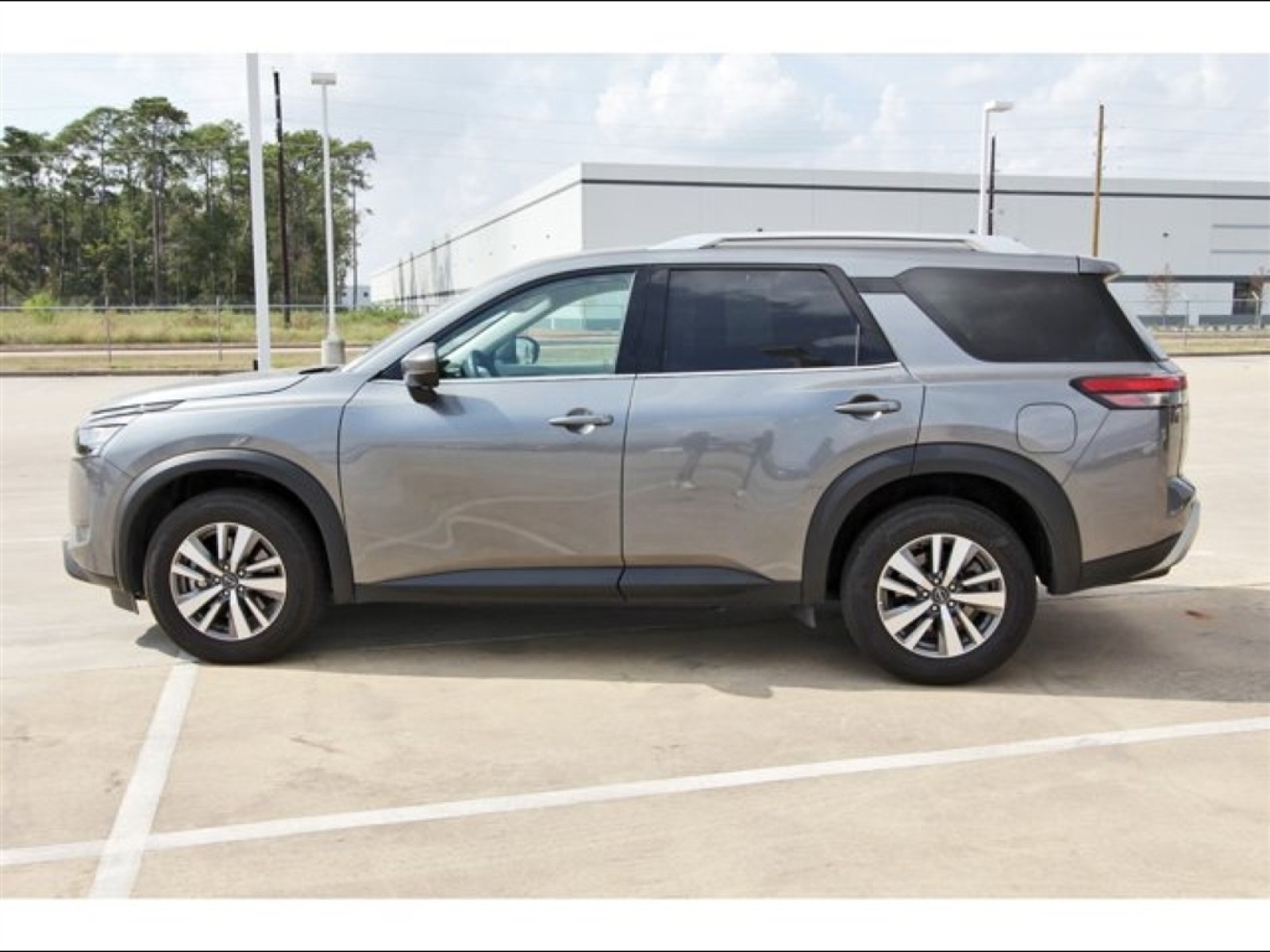 2025 Nissan Pathfinder SL - 2