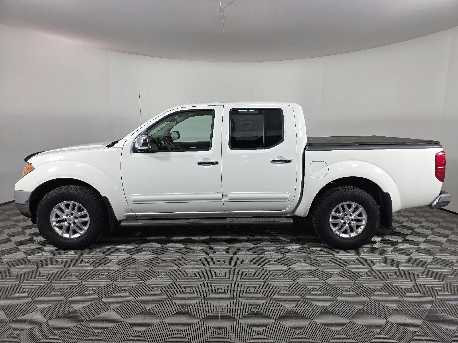 2019 Nissan Frontier SL photo 2