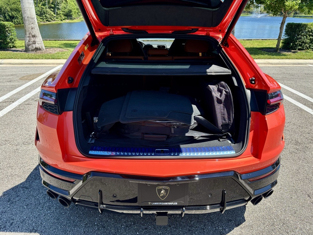 2025 Lamborghini Urus SE photo 18