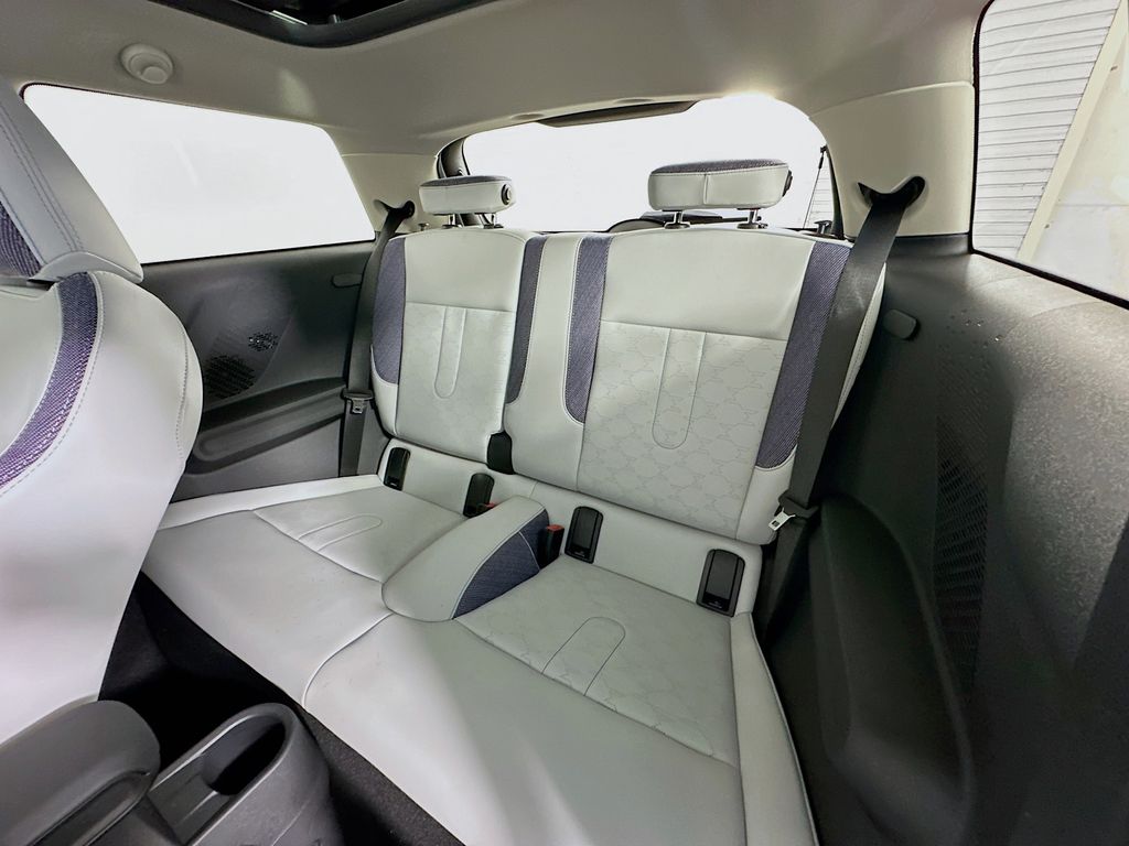 New 2025 White MINI Iconic image 17