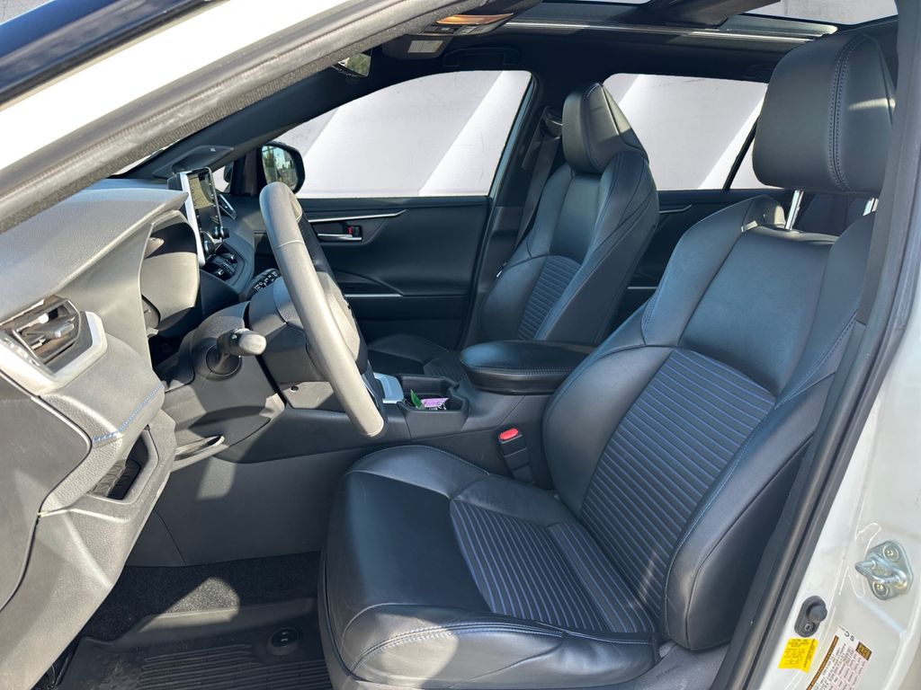 2020 Toyota RAV4 Hybrid XSE photo 7
