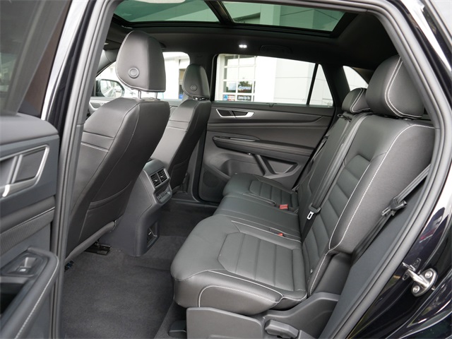 2025 Volkswagen Atlas Cross Sport SE R-Line photo 8