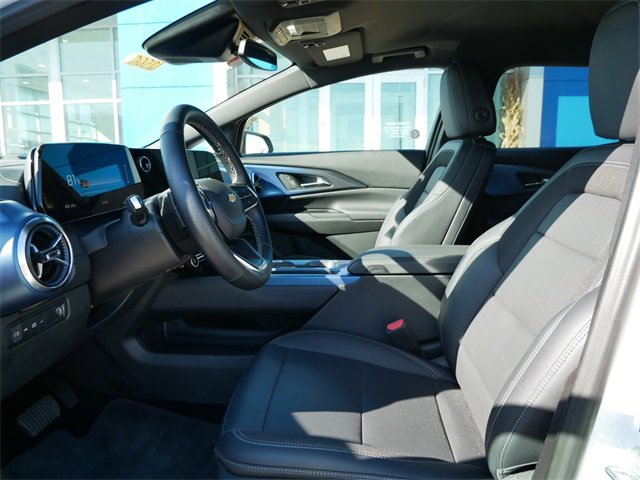 2025 Chevrolet Equinox EV 1LT photo 2