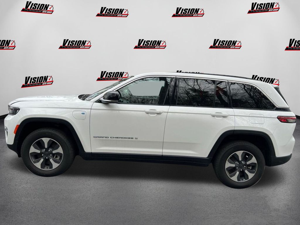 2024 Jeep Cherokee 4xe Base photo 8