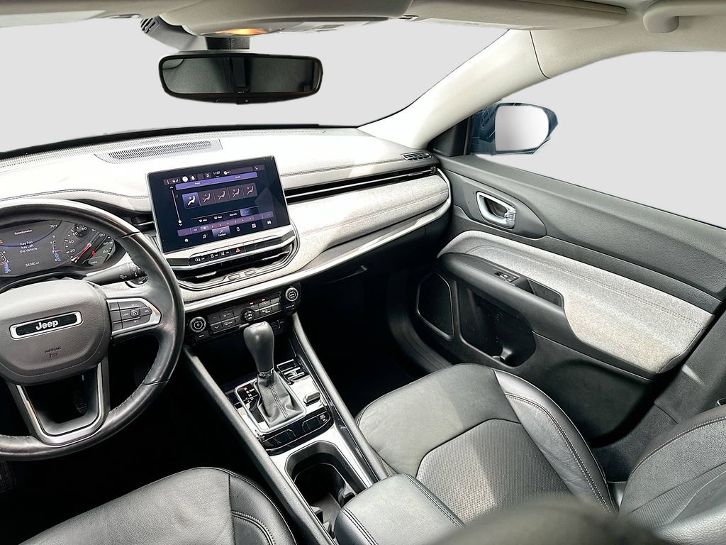 2022 Jeep Compass Latitude Lux photo 7