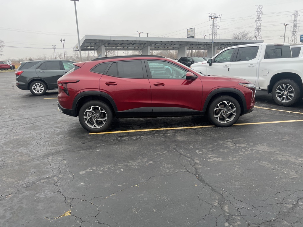 2024 CHEVROLET TRAX - Image 1