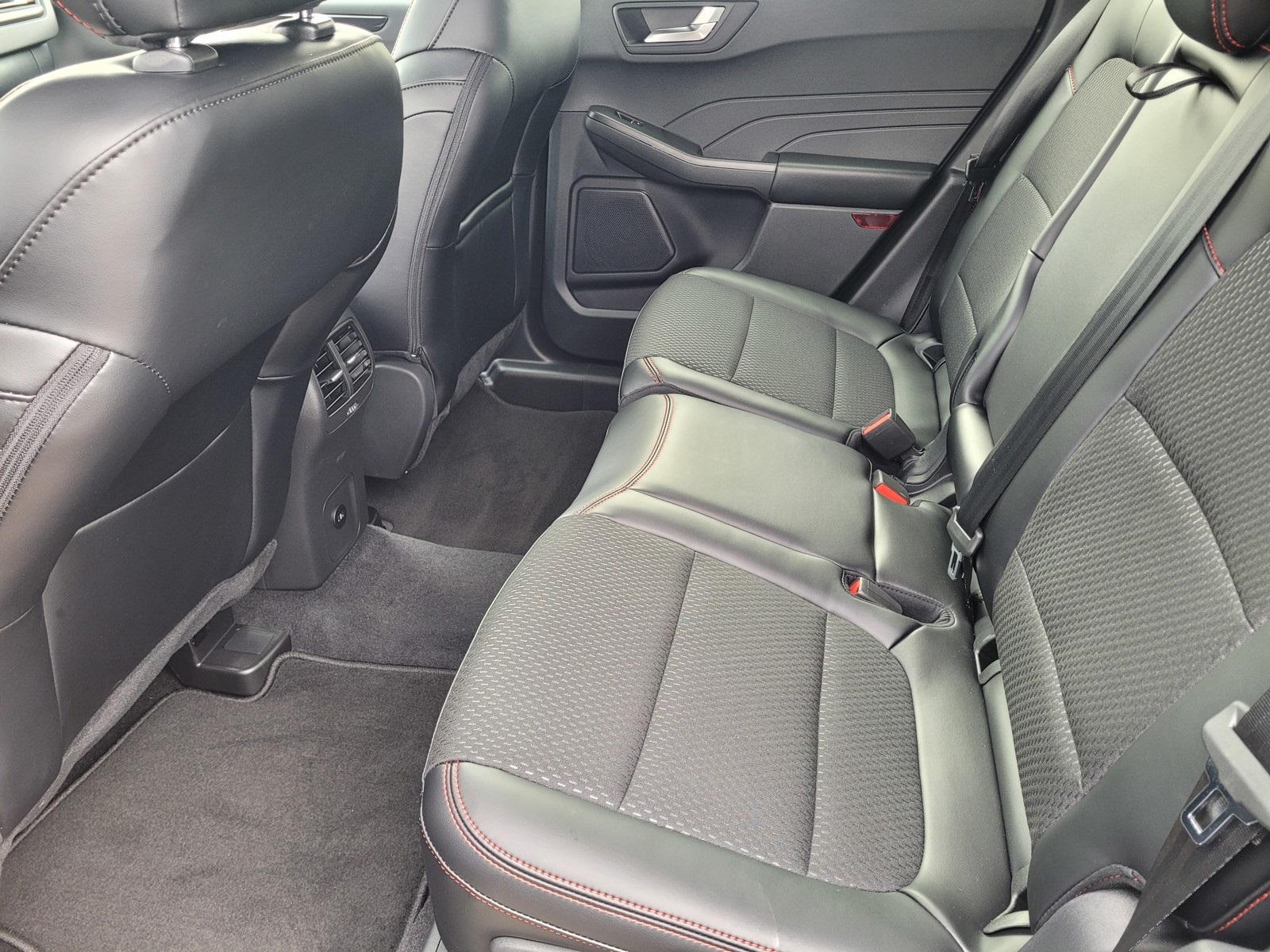 2025 Ford Escape ST-Line Select photo 8
