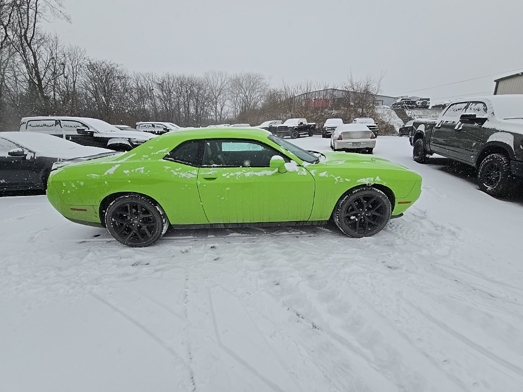 2023 Dodge Challenger SXT photo 4