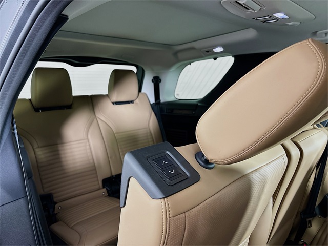 2025 Land Rover Discovery Metropolitan Edition photo 24