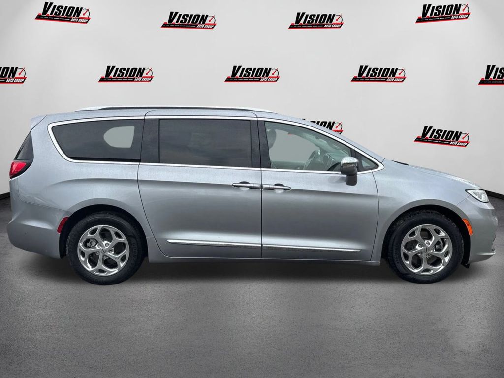 2021 Chrysler Pacifica Hybrid Limited photo 4