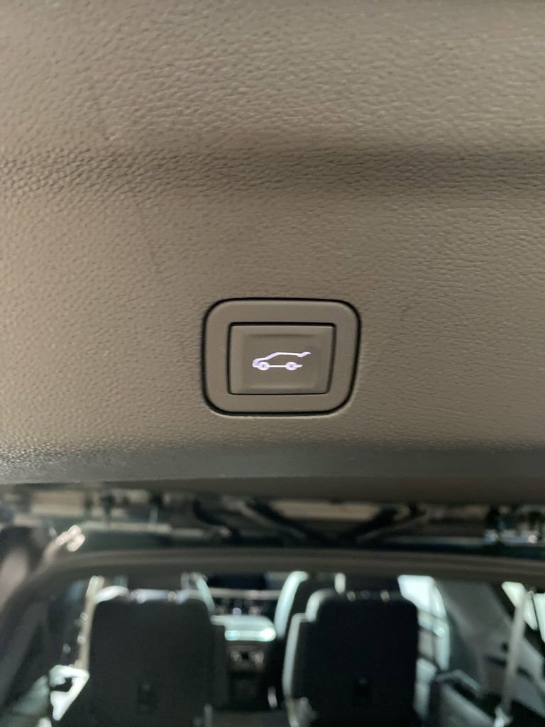 2025 Chevrolet Suburban RST photo 24