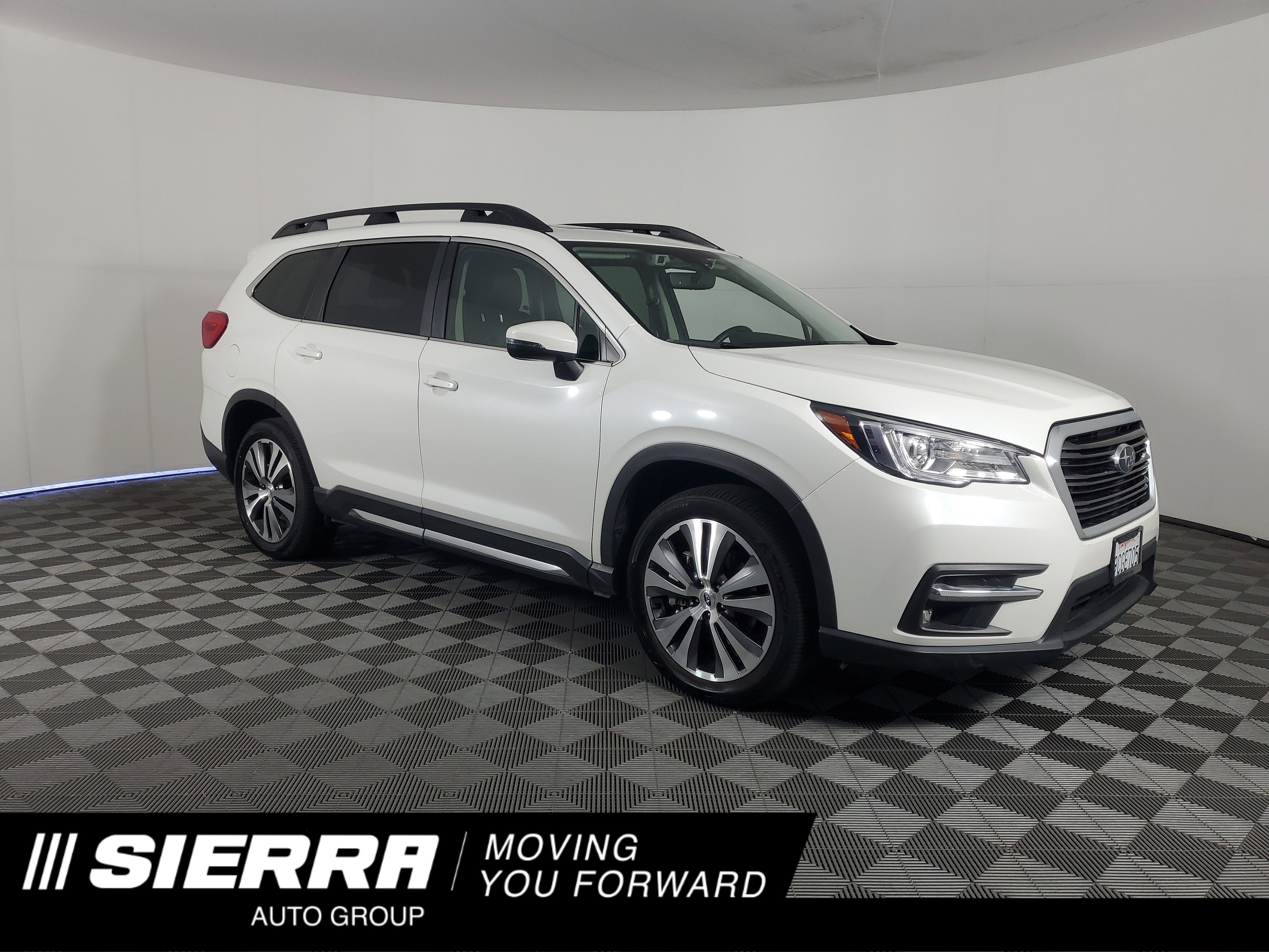 Used 2022 Crystal White Pearl Subaru Limited image 1
