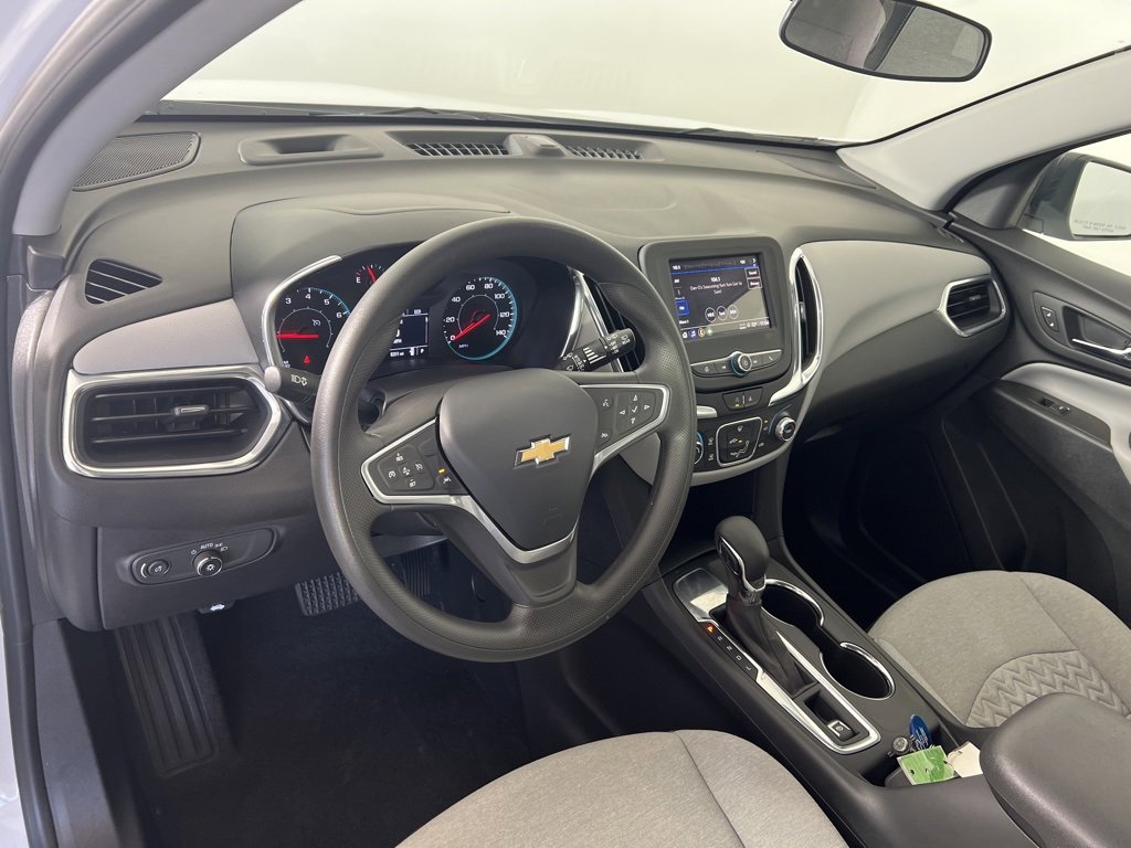 2023 Chevrolet Equinox LS photo 2